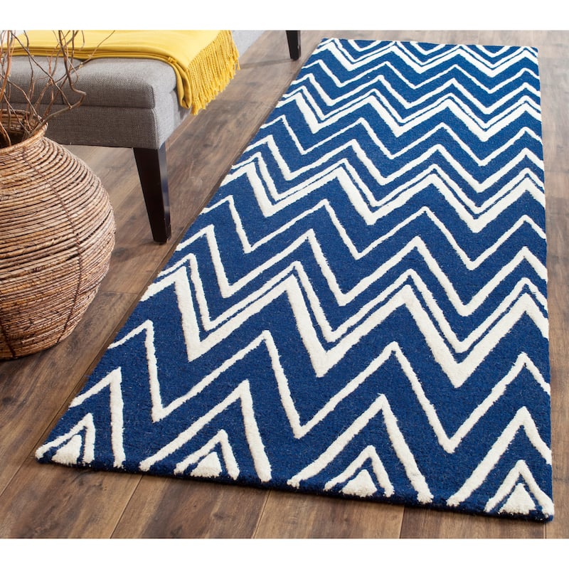 SAFAVIEH Handmade Cambridge Fumiko Modern Moroccan Wool Rug - 2'6" x 12' Runner - Navy/Ivory