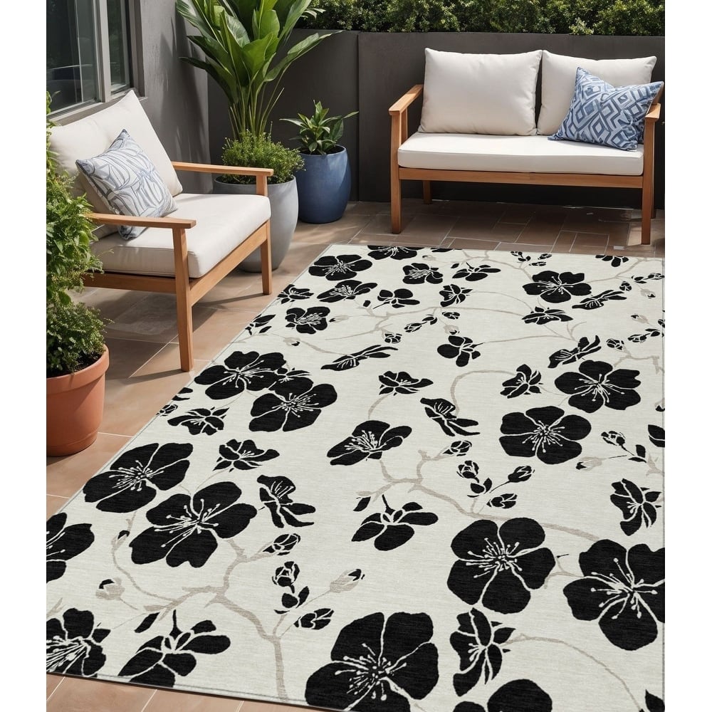 HomeRoots Floral Transitional Rectangle Outdoor Rug