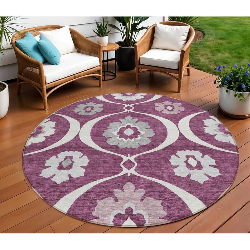HomeRoots Medallion Transitional Rectangle Outdoor Rug - 8' Round