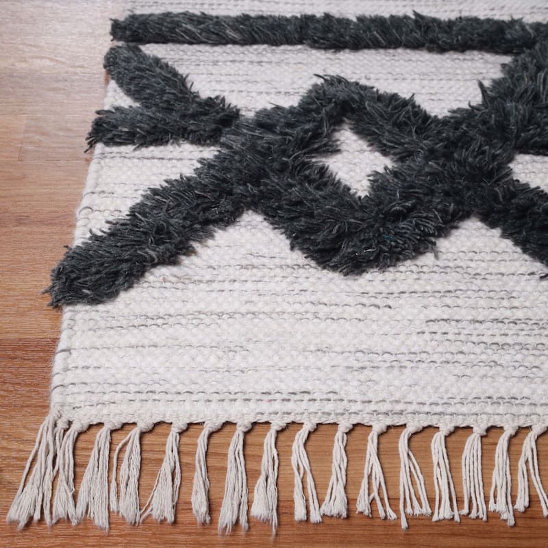 Superior Modern Farmhouse Trellis Handmade Wool Indoor Area Rug With Cotton Backing and Fringes