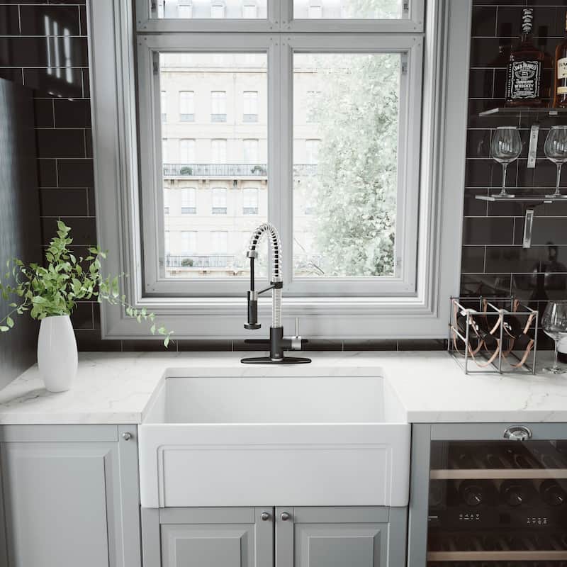 VIGO Edison 19" H Single Handle Pull-Down Sprayer Kitchen Faucet