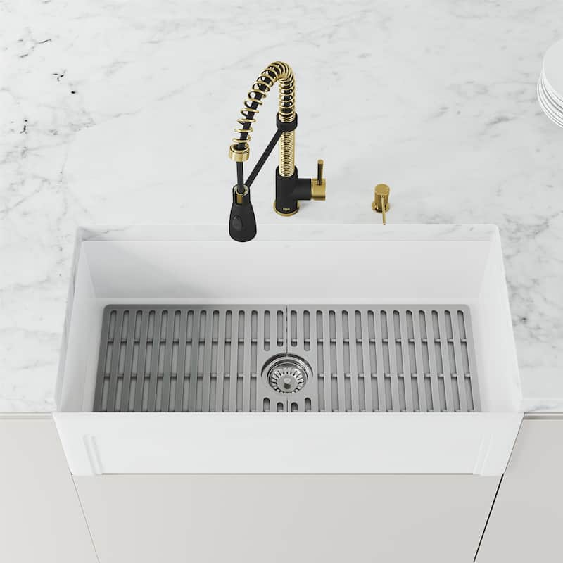 VIGO Brant 19" H Single Handle Pull-Down Sprayer Kitchen Faucet