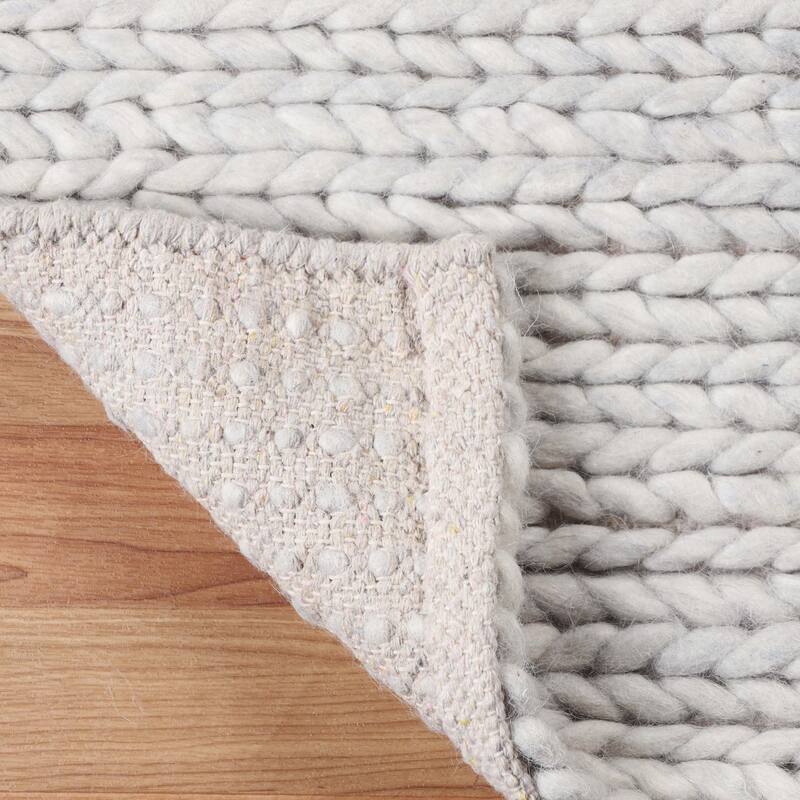 Handcrafted Traditional Rustic Handmade Braided Wool Indoor Area Rug by Superior