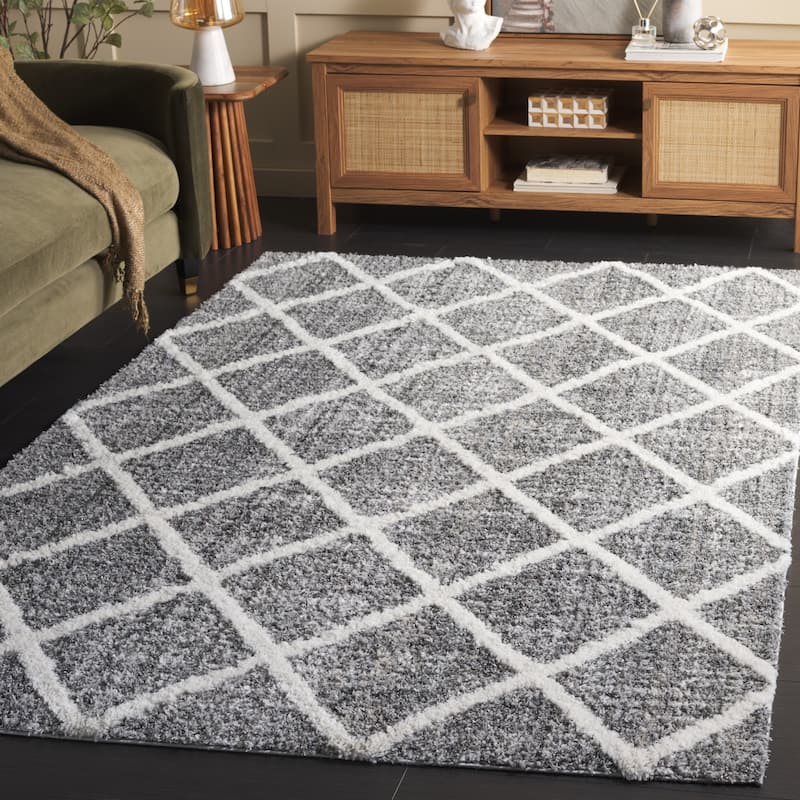 SAFAVIEH Everett Shag Ljubomira 1-inch Thick Rug - 4' x 6' - Grey/Ivory