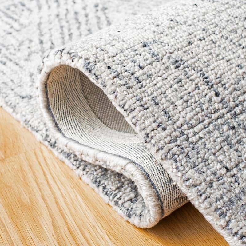 SAFAVIEH Handmade Abstract Sharmila Diamond Moroccan Rug