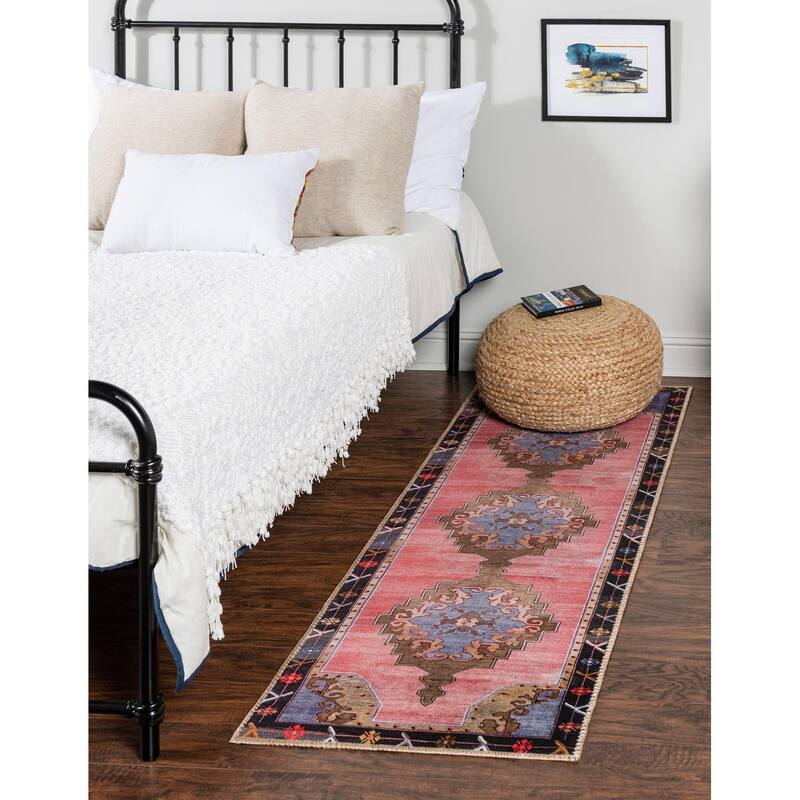 Traditional Rine Collection Area Rug - 2'6"x10' - Pink