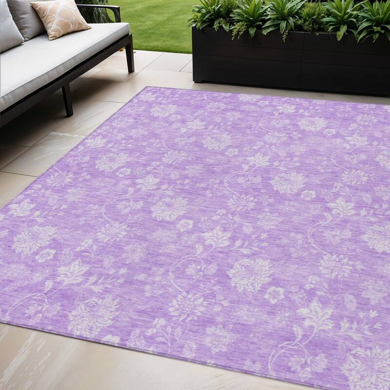 HomeRoots Floral Transitional Rectangle Outdoor Rug - 5' X 8'