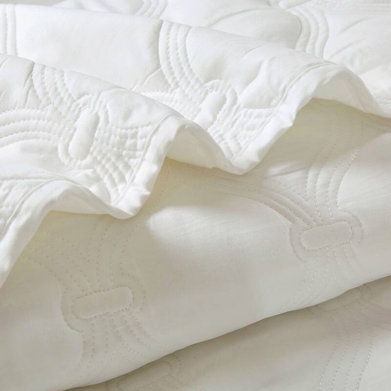 Home Soft Things 3 Piece Oversized Bradly Down Alternative Quilts Set