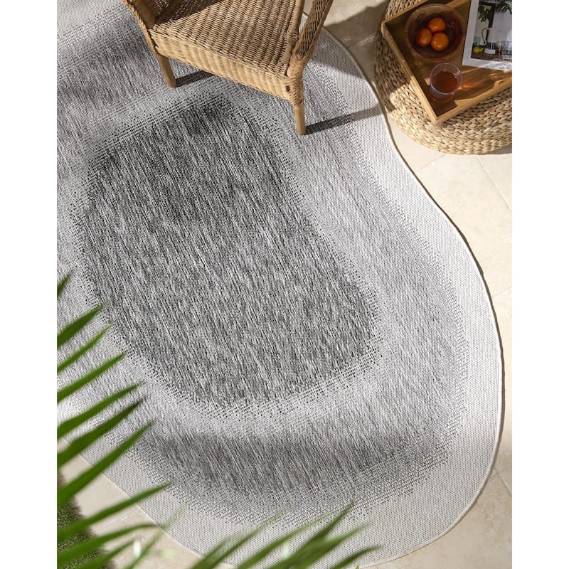 Livabliss Miami Beach Traditional Indoor/Outdoor Area Rug - 9'2" x 12' - Grey/White