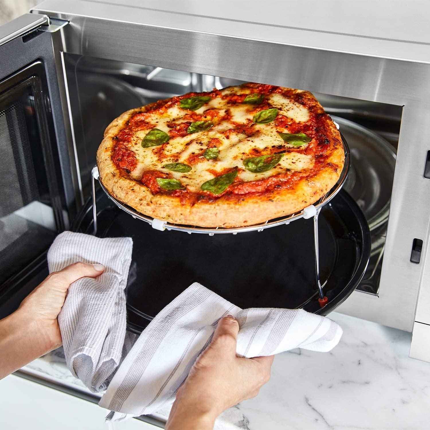 https://ak1.ostkcdn.com/images/products/is/images/direct/93791a95d21136572262506a08ca3e6924c308a2/Panasonic-HomeChef-4-in-1-Microwave-Oven-with-Air-Fryer.jpg