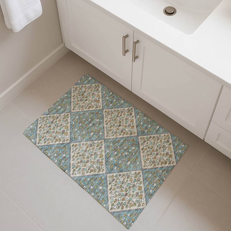 Machine Washable Indoor/ Outdoor Diamond Fish Chantille Rug