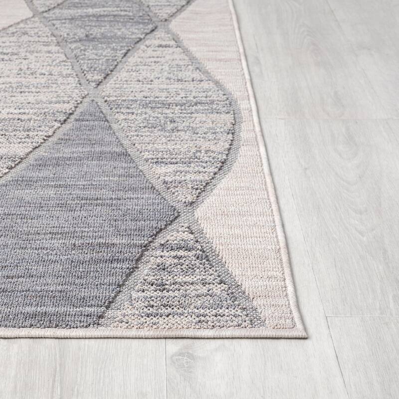 Sevita Geometric PET Yarn Indoor/Outdoor Area Rug