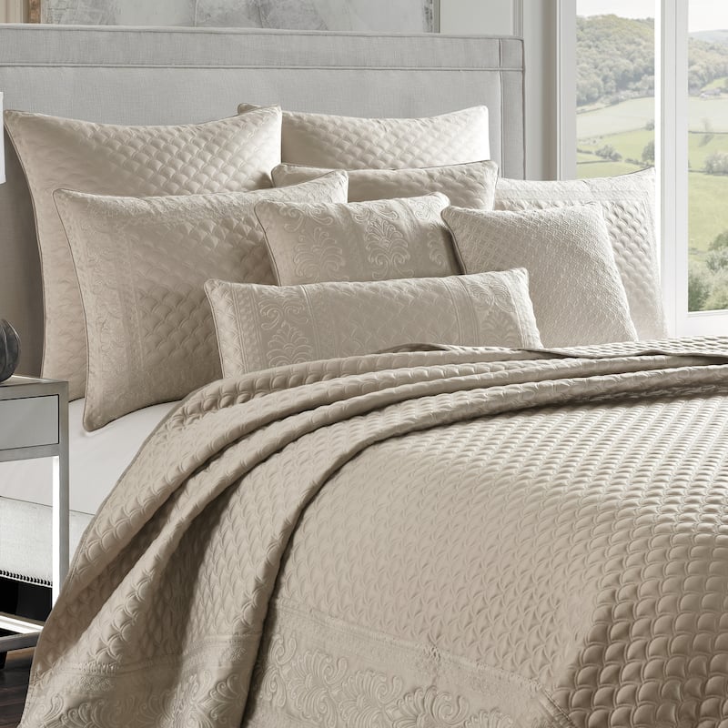 J. Queen New York Lyndon Coverlet Quilt