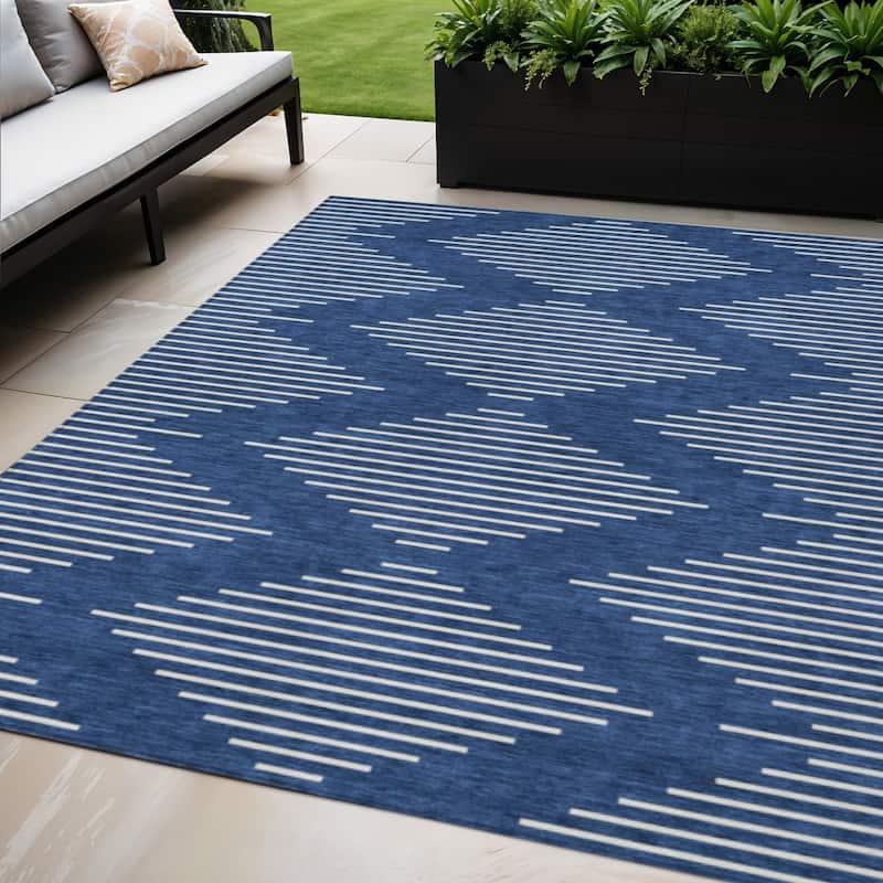 HomeRoots Geometric Transitional Rectangle Outdoor Rug - 5' X 8'