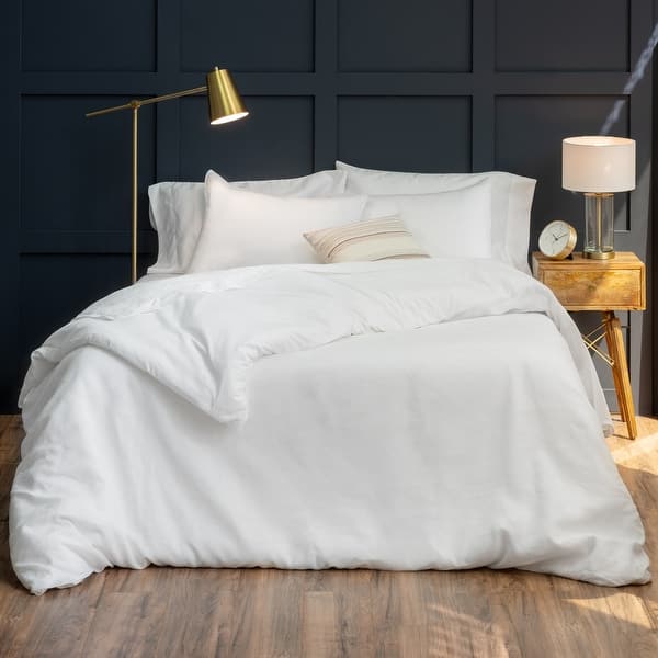 https://ak1.ostkcdn.com/images/products/is/images/direct/938aa1314803af4ab4f4267d8482de78ee0aede2/The-Welhome-Relaxed-Duvet-Cover-Set.jpg?impolicy=medium