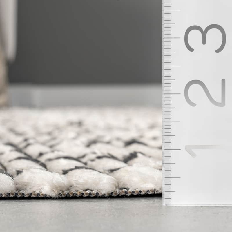 Nuloom Tatiana Soft Shaggy Textured Modern Diamond Fringe Area Rug