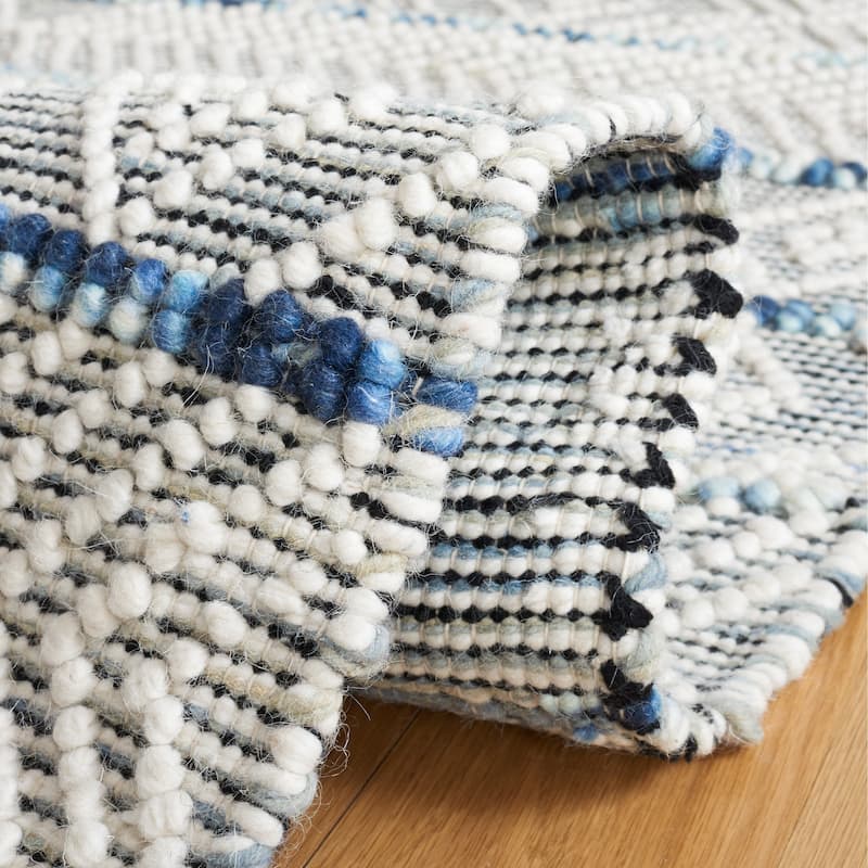 SAFAVIEH Handmade Natura Habibe Boho Fringe Wool Rug