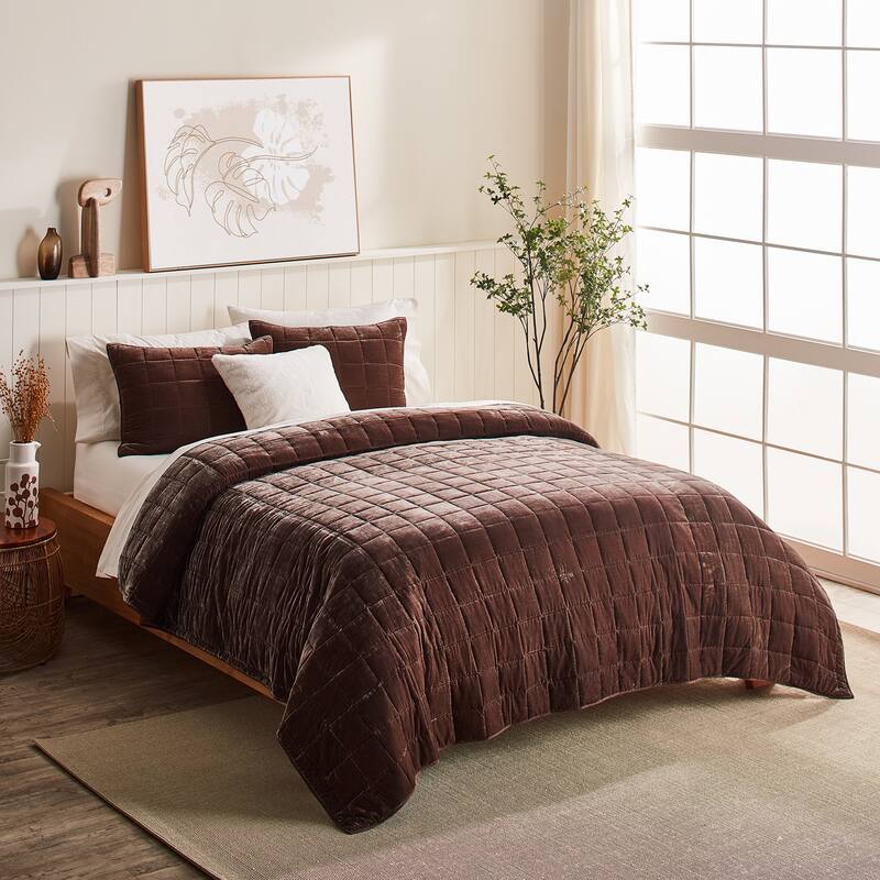 Splendid Maddie Soft Velvet Feel 3-Piece Quilt Set