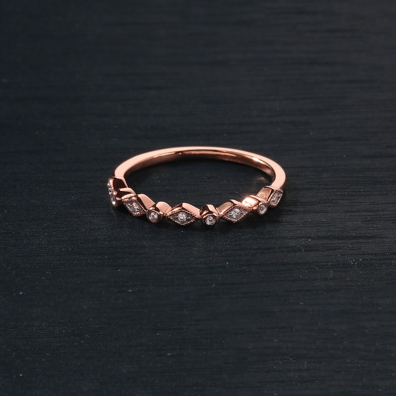 1/20ct TDW Diamond Vintage Inspired Wedding Band in 10K Gold for Women