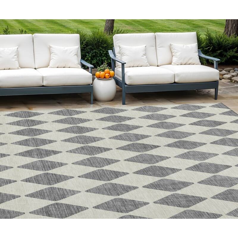 HomeRoots Geometric Transitional Rectangle Outdoor Rug - 9' X 12'