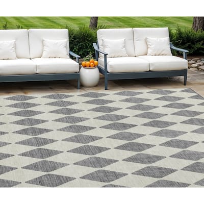 HomeRoots Geometric Transitional Rectangle Outdoor Rug