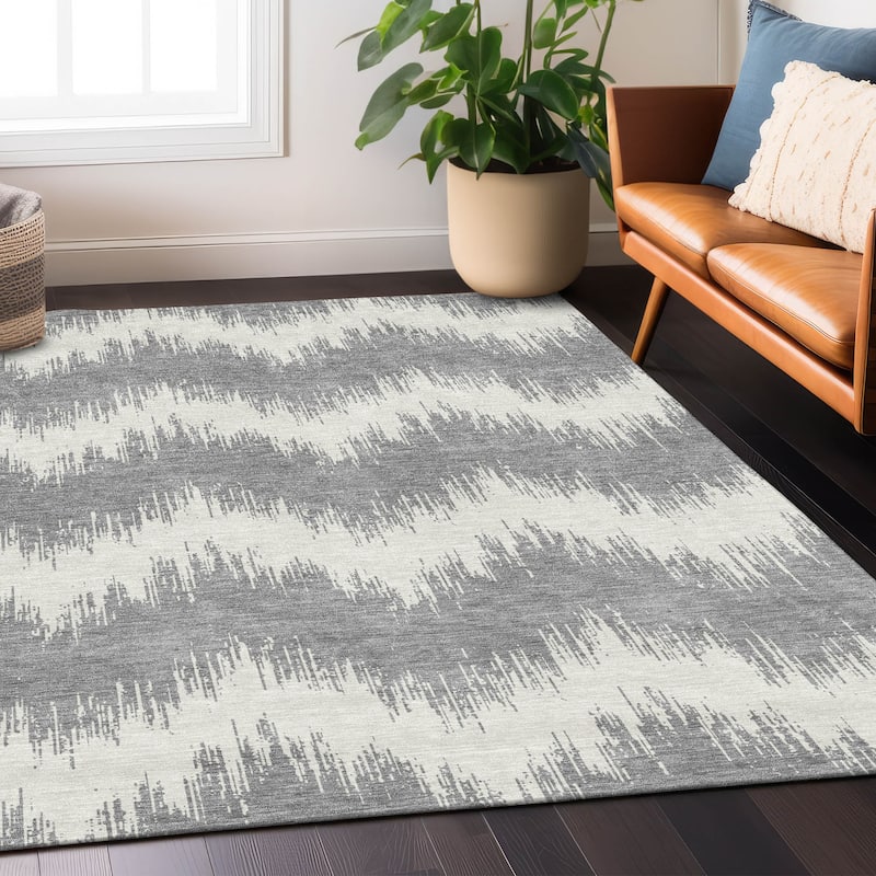 Machine Washable Indoor/ Outdoor Chantille Modern Chevron Rug