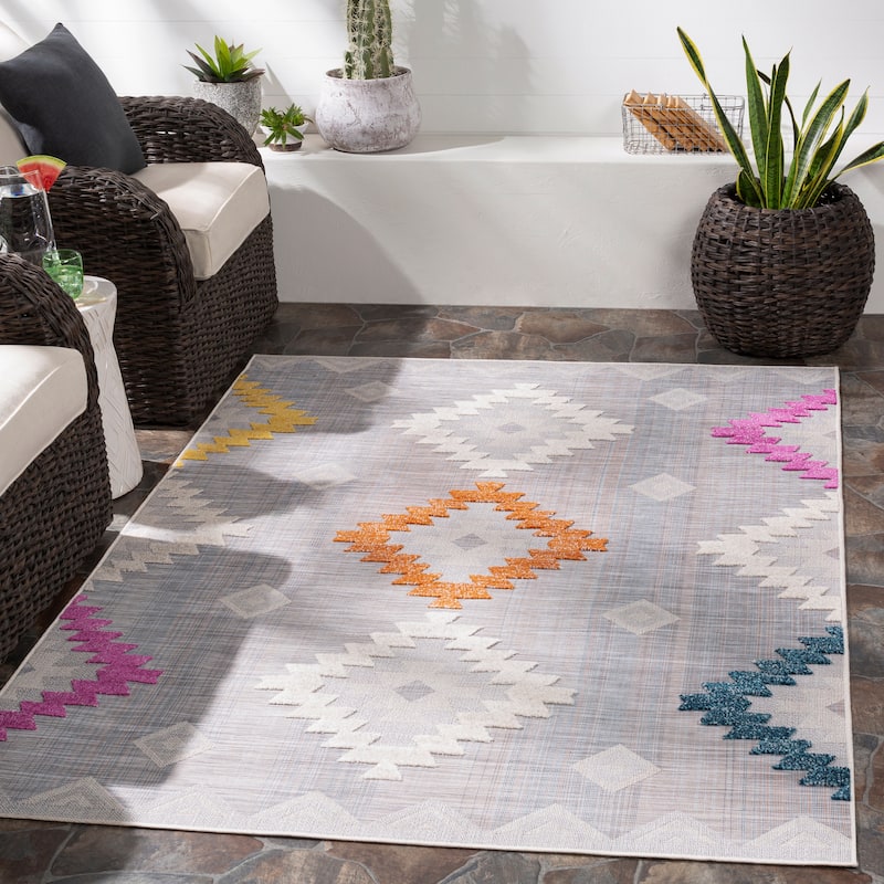 Gerta Indoor/ Outdoor Southwestern Diamond Area Rug
