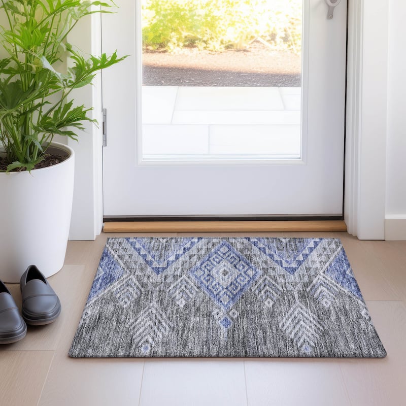 Machine Washable Indoor/ Outdoor Boho Tribal Chantille Rug - Pewter - 1'8" x 2'6"
