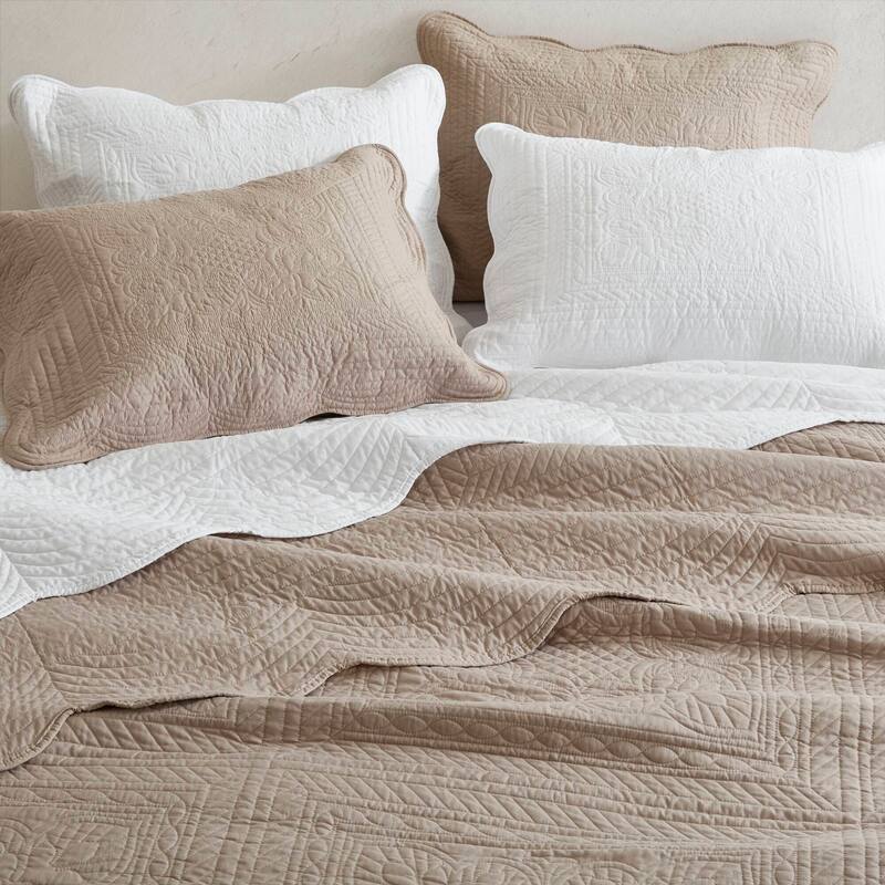 Madison Park Marino 3 Piece Reversible Scalloped Edge Quilt Set