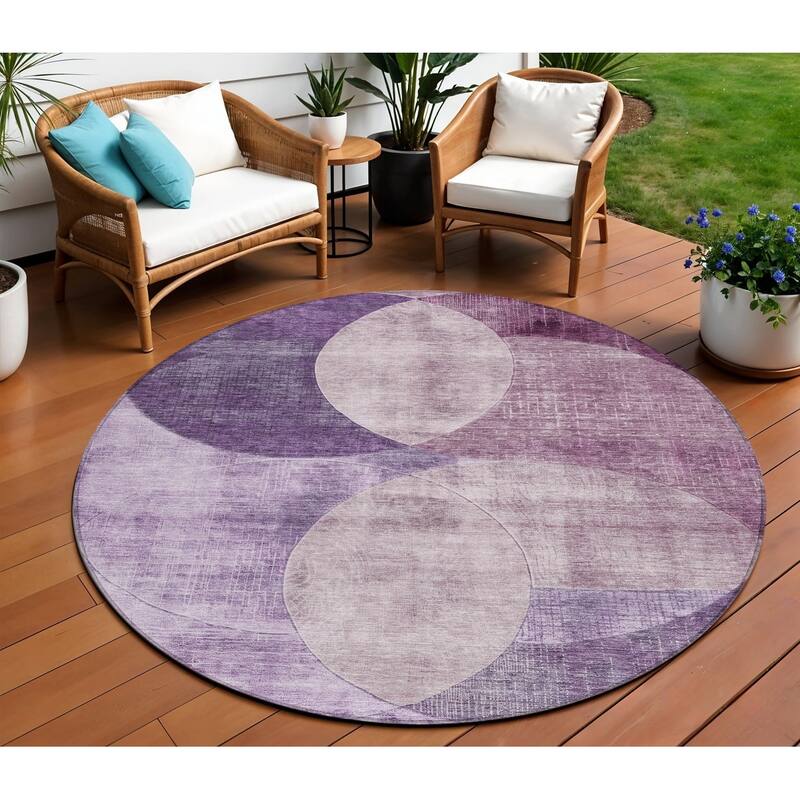 HomeRoots Geometric Transitional Rectangle Outdoor Rug - 8' Round