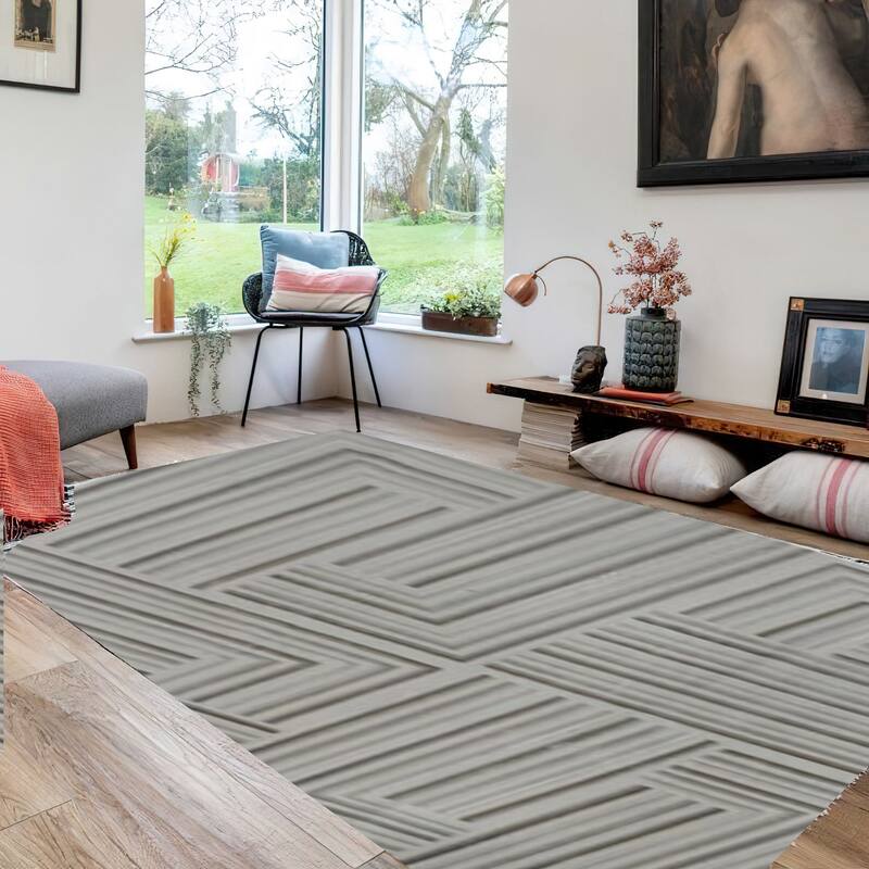 Dary 5 x 7 Medium Area Rug, Maze Style Geometric Pattern, Taupe and Gray - 5 x 7