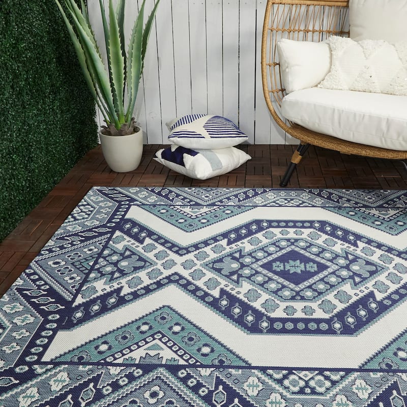 Carmina Medallion Indoor/Outdoor Area Rug - 7'10" x 10' - Teal