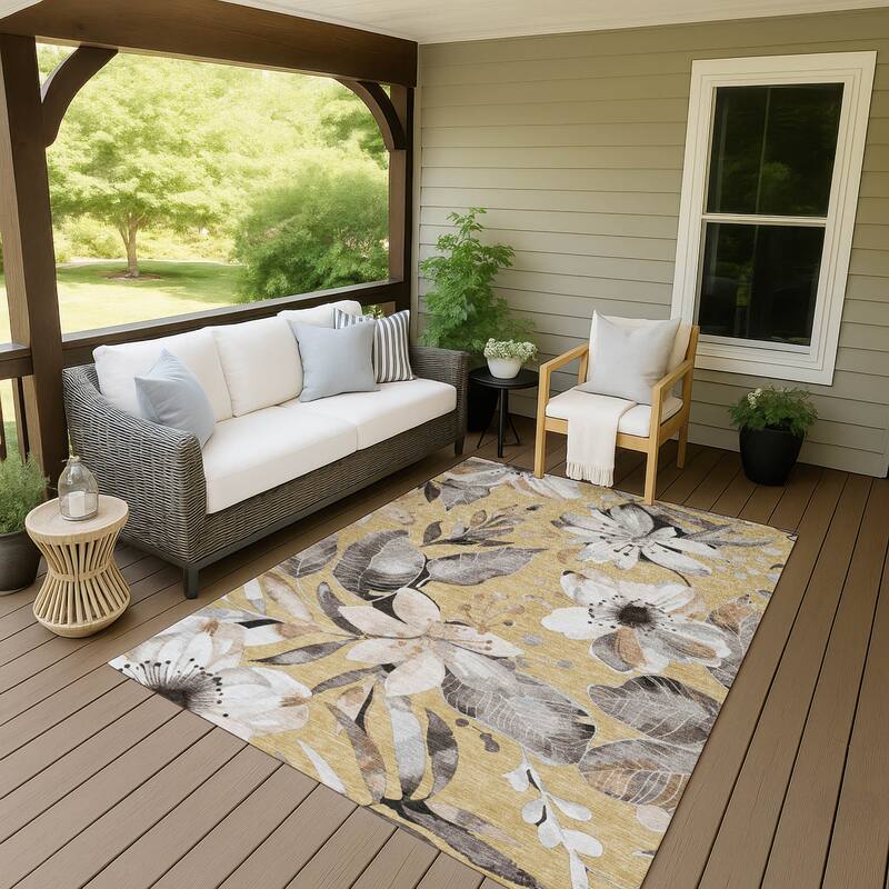 Machine Washable Indoor/ Outdoor Floral Chantille Rug - Gold - 2'6" x 3'10"