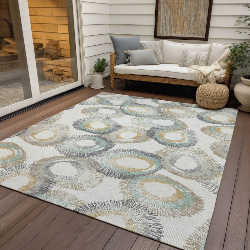 Machine Washable Indoor/ Outdoor Modern Spikey Chantille Rug