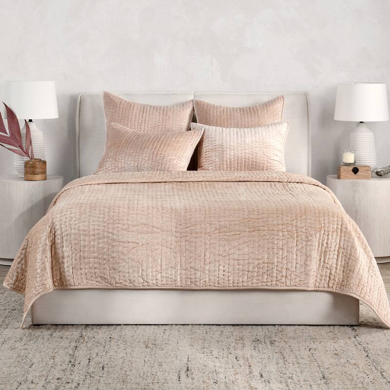 Dimitry 100% Rayon Velvet Quilt by Kosas Home