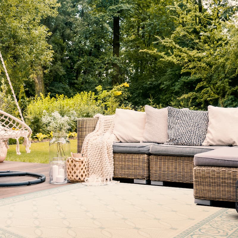 SAFAVIEH Courtyard Geesje Indoor/ Outdoor Waterproof Patio Backyard Rug