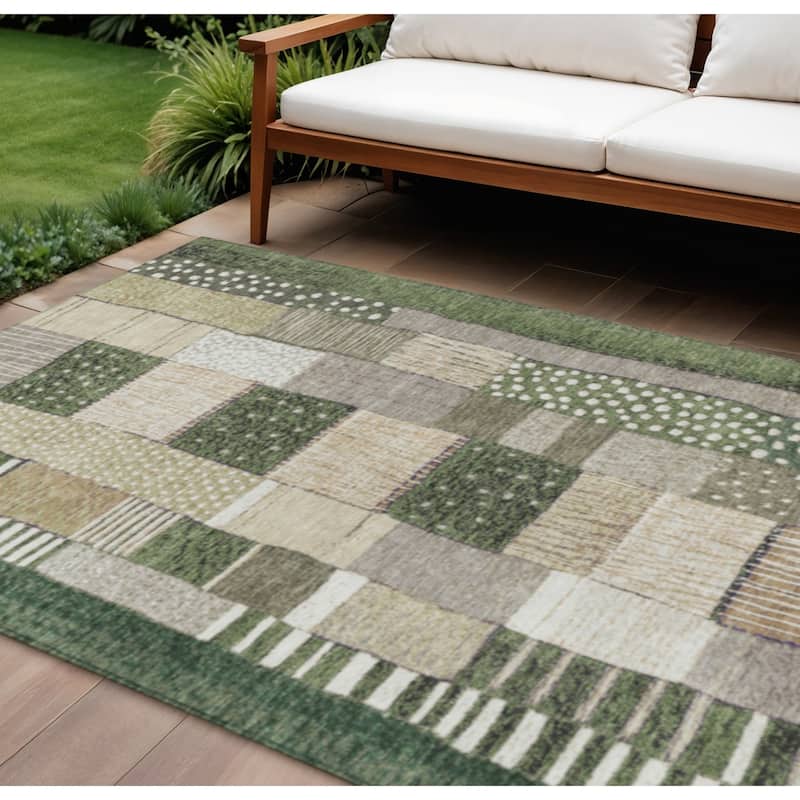 HomeRoots Geometric Transitional Rectangle Outdoor Rug - 10' X 14'