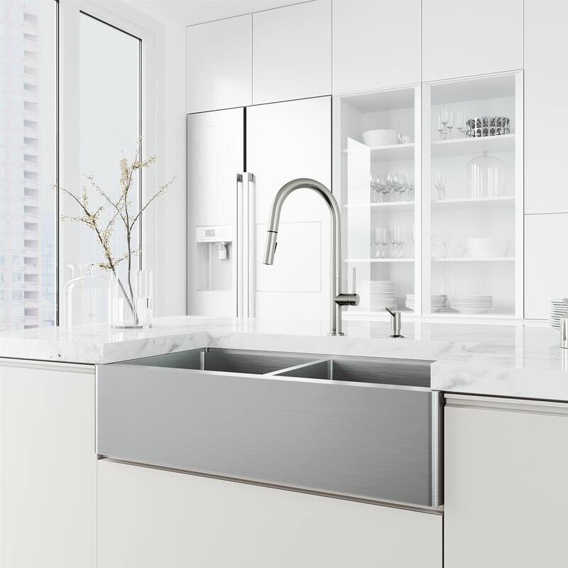VIGO Greenwich Pull-Down Spray Kitchen Faucet