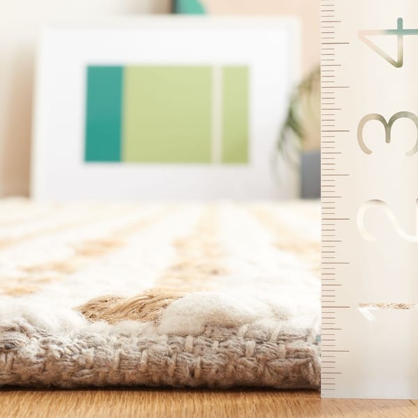 SAFAVIEH Handmade Natural Fiber Vanuschka Farmhouse Jute & Wool Rug