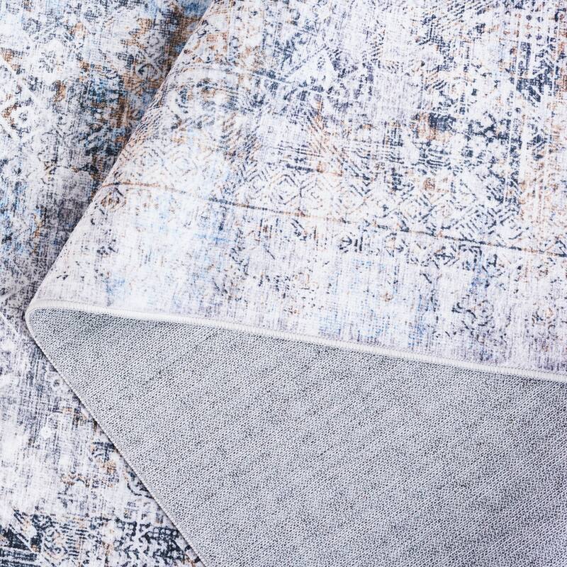 SAFAVIEH Santa Monica Linna Traditional Rug