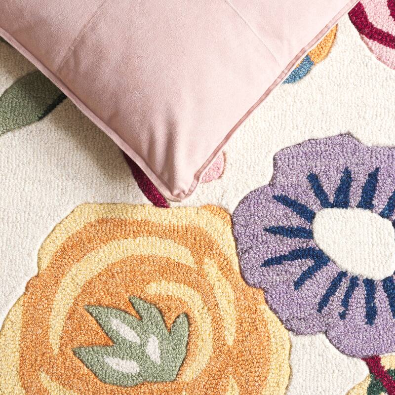 SAFAVIEH Handmade Jardin Massumah Floral Wool Rug
