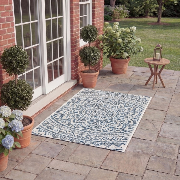 SAFAVIEH Courtyard Fran Mandala Indoor/ Outdoor Waterproof Patio