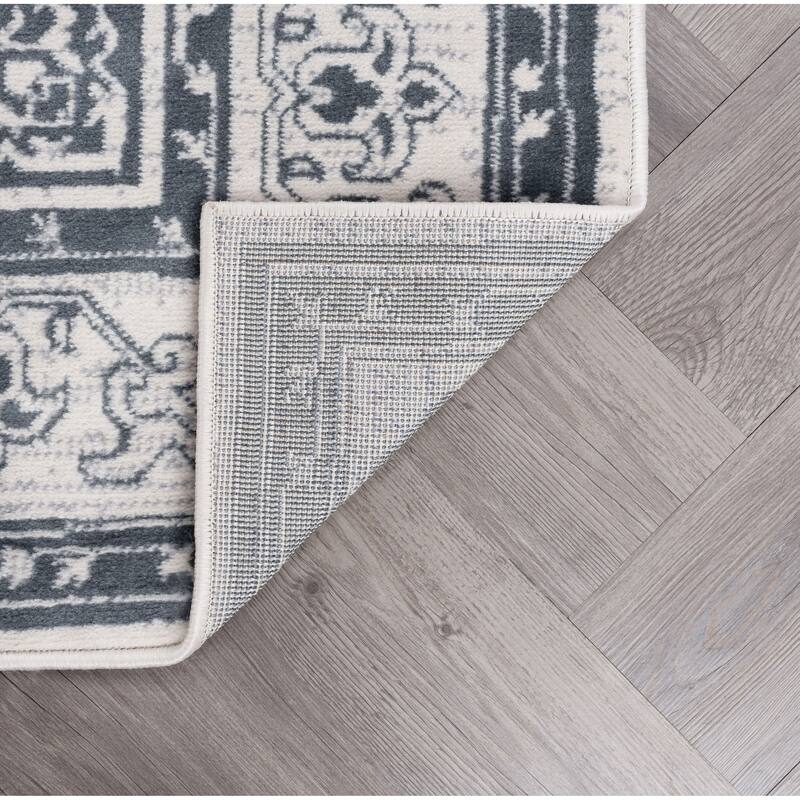 Carrington Traditional Oriental Indoor Area Rug
