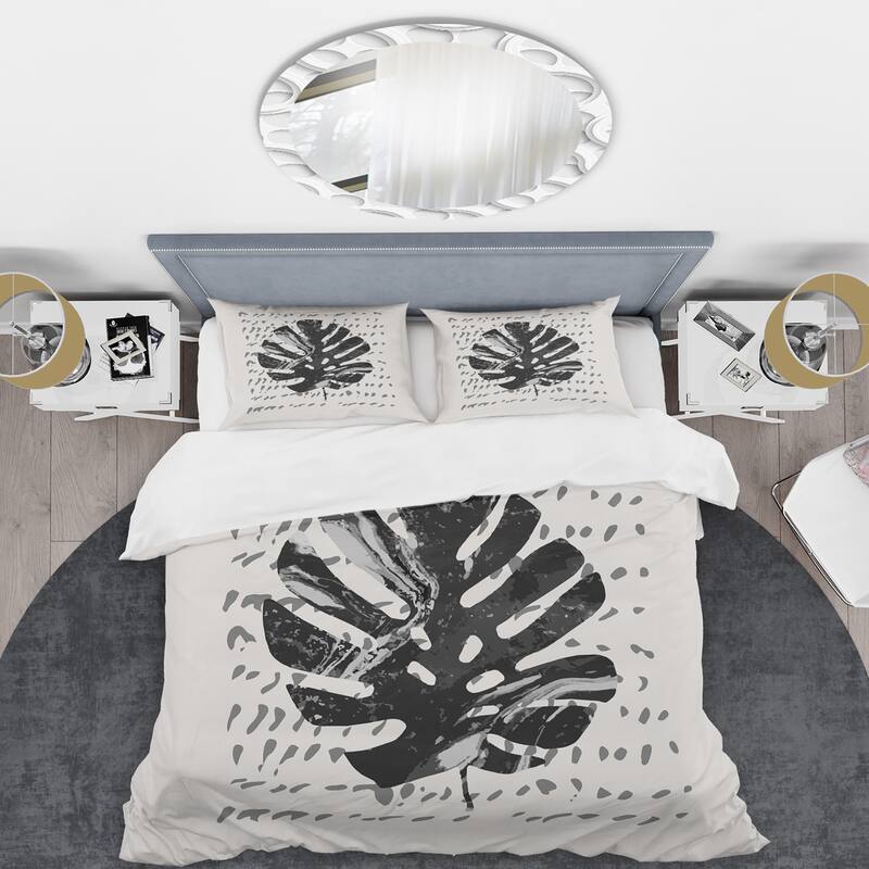 Designart 'Minimal Tropical Palm Leaf On Grunge Texture' Tropical Duvet Cover Set