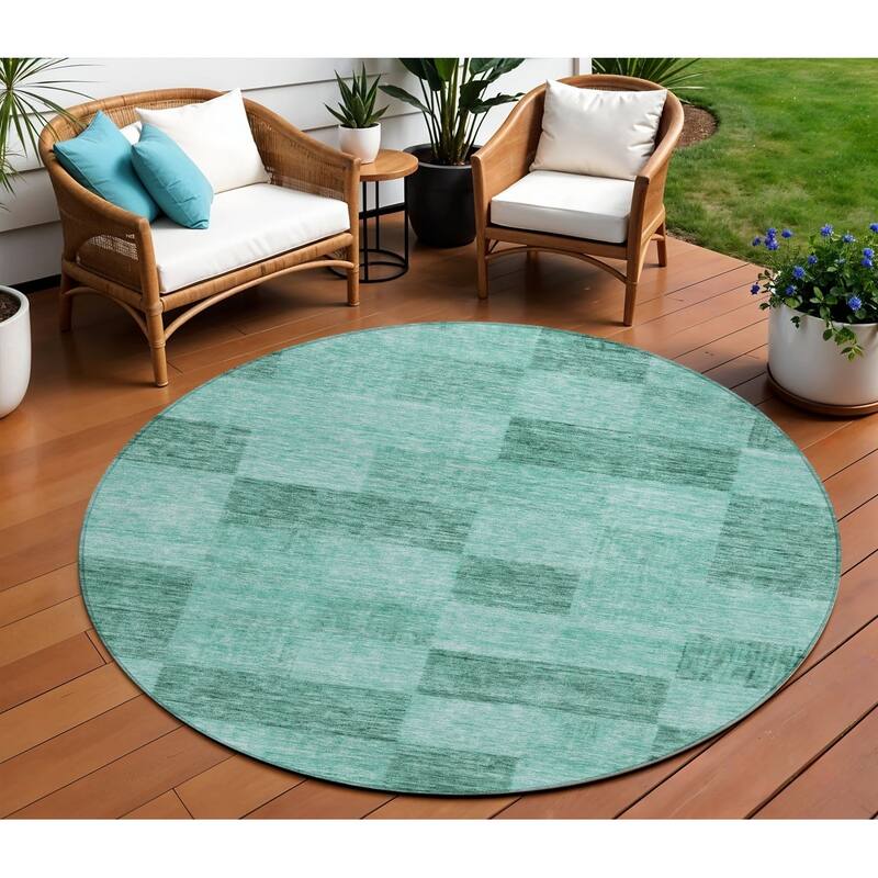 HomeRoots Geometric Transitional Rectangle Outdoor Rug - 8' Round