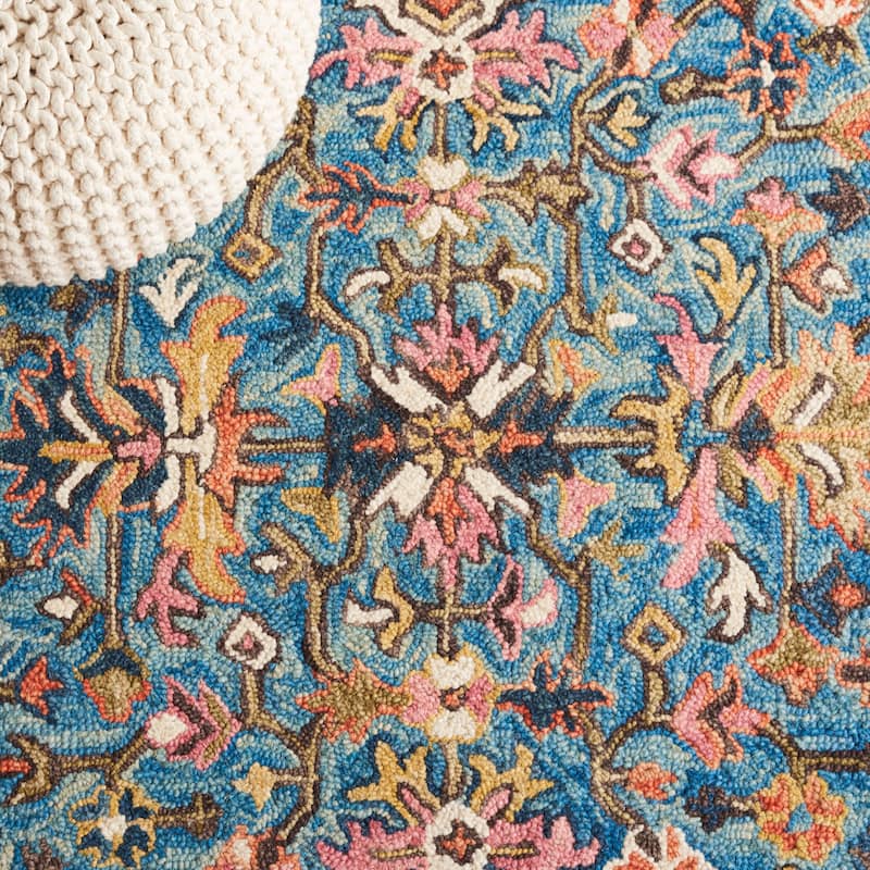 SAFAVIEH Handmade Blossom Milagrosa Floral Wool Rug