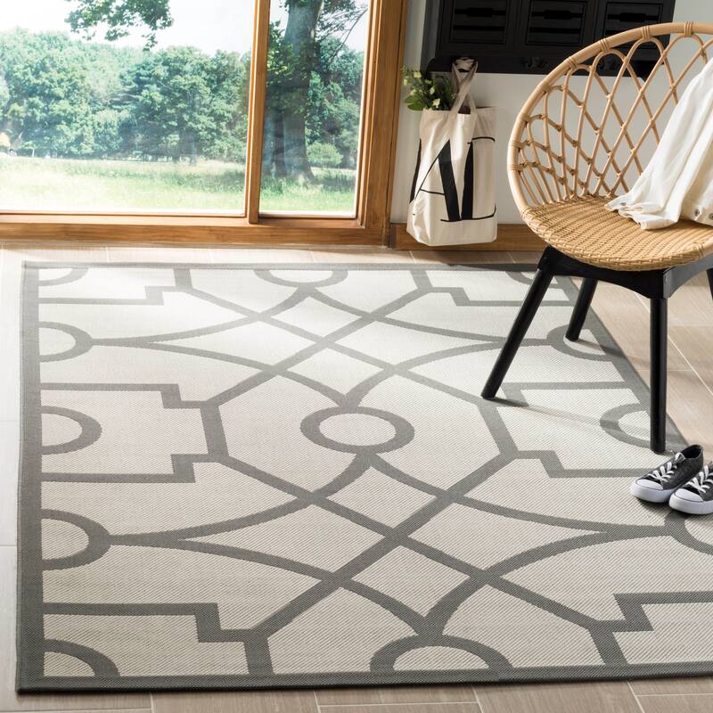Martha Stewart by SAFAVIEH Fretwork Indoor/ Outdoor Waterproof Rug - 5'3" x 7'7" - Grey