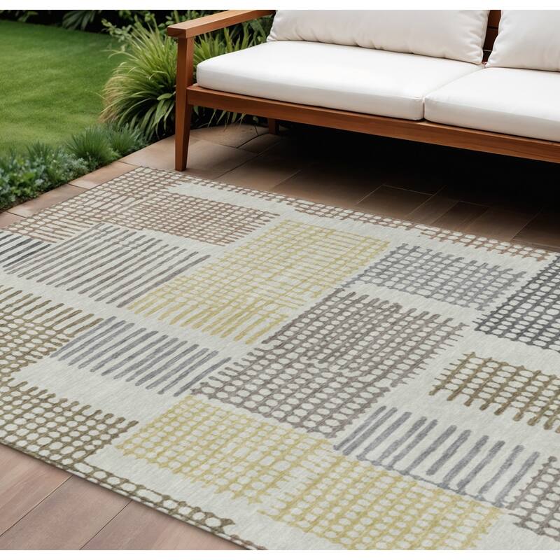 HomeRoots Geometric Transitional Rectangle Outdoor Rug - 8' X 10'