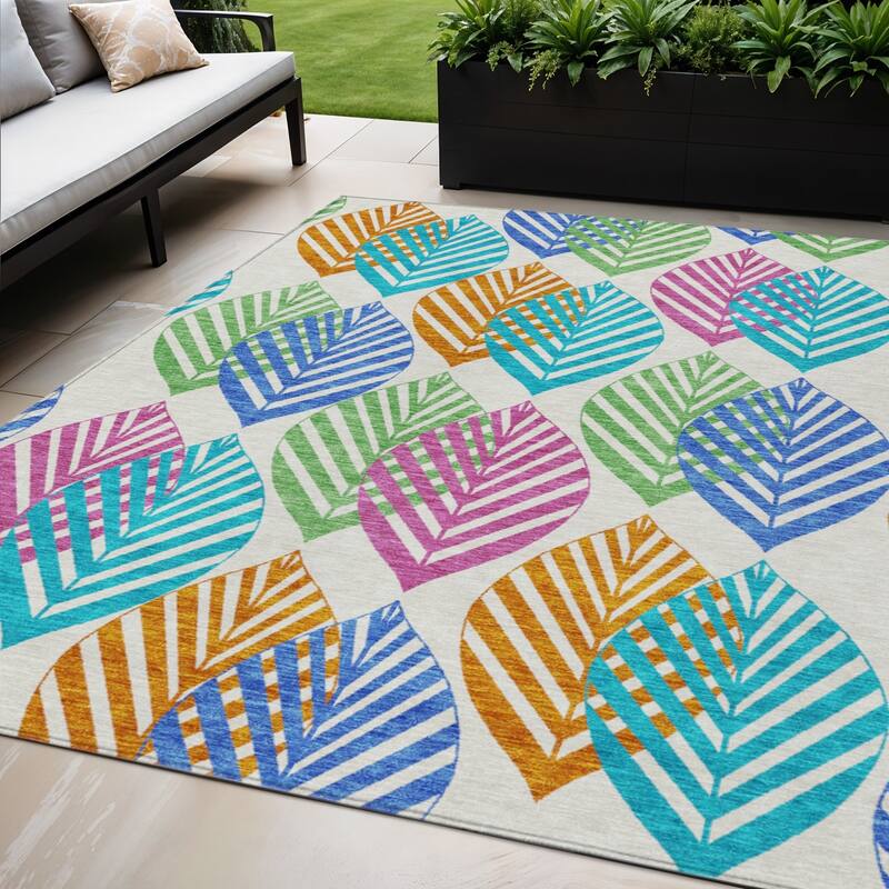 HomeRoots Floral Transitional Rectangle Outdoor Rug - 5' X 8'