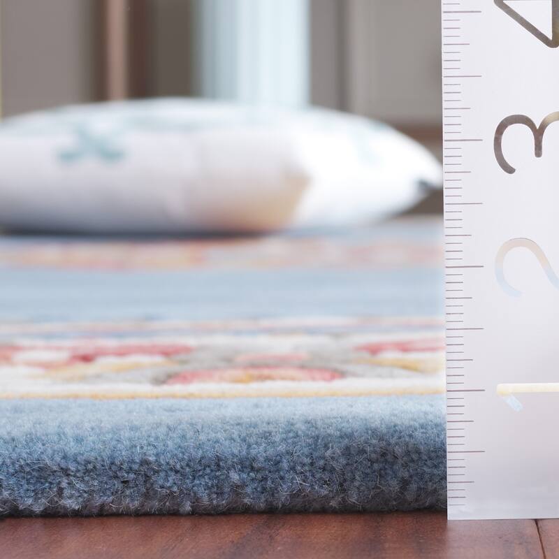 SAFAVIEH, Handmade Naples Cathelyne Traditional Wool Rug